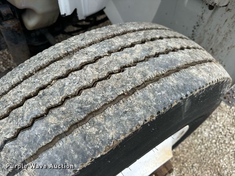 image for item EN5102 2007 International 4400 truck cab and chassis