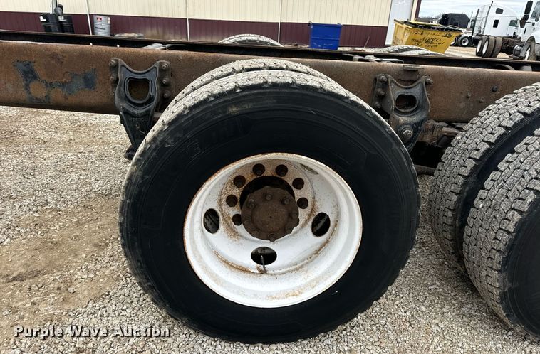 image for item EN5102 2007 International 4400 truck cab and chassis