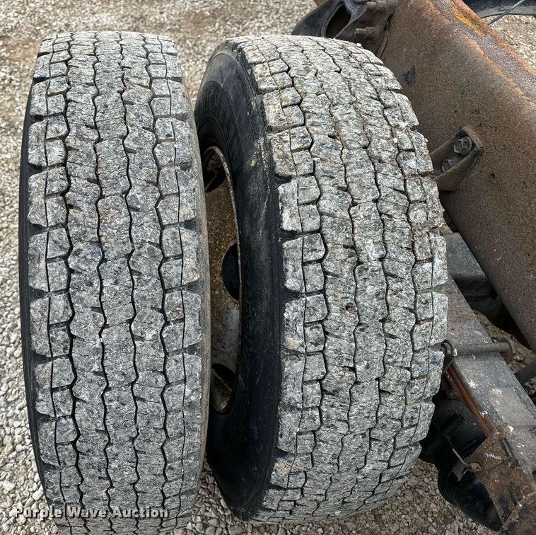 image for item EN5102 2007 International 4400 truck cab and chassis