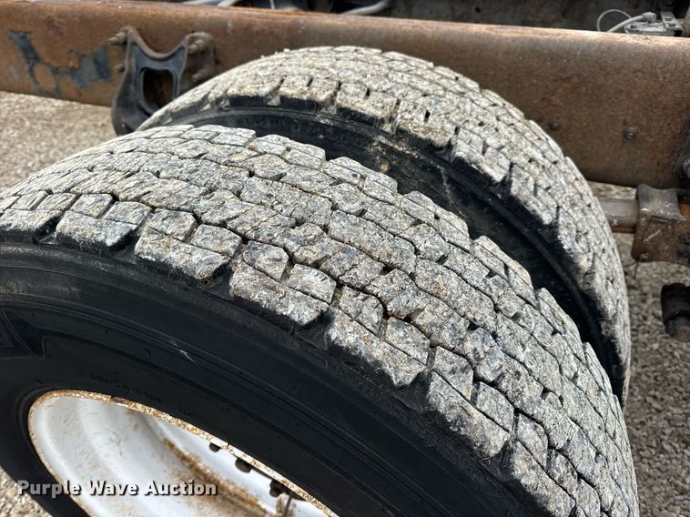 image for item EN5102 2007 International 4400 truck cab and chassis