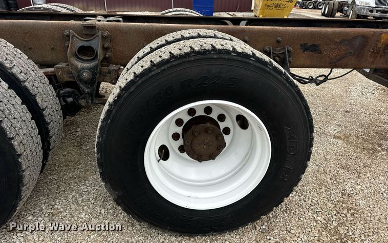 image for item EN5102 2007 International 4400 truck cab and chassis