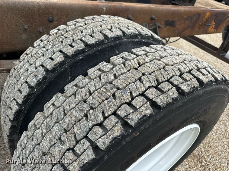 image for item EN5102 2007 International 4400 truck cab and chassis