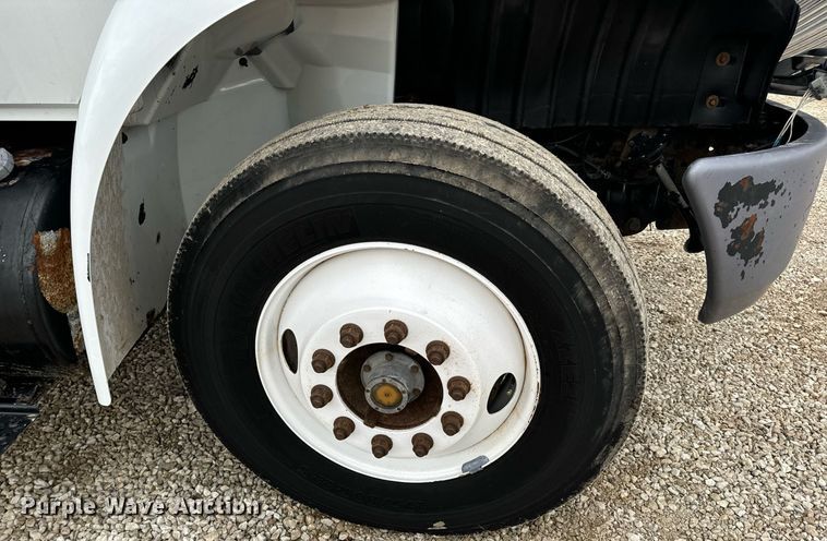 image for item EN5102 2007 International 4400 truck cab and chassis