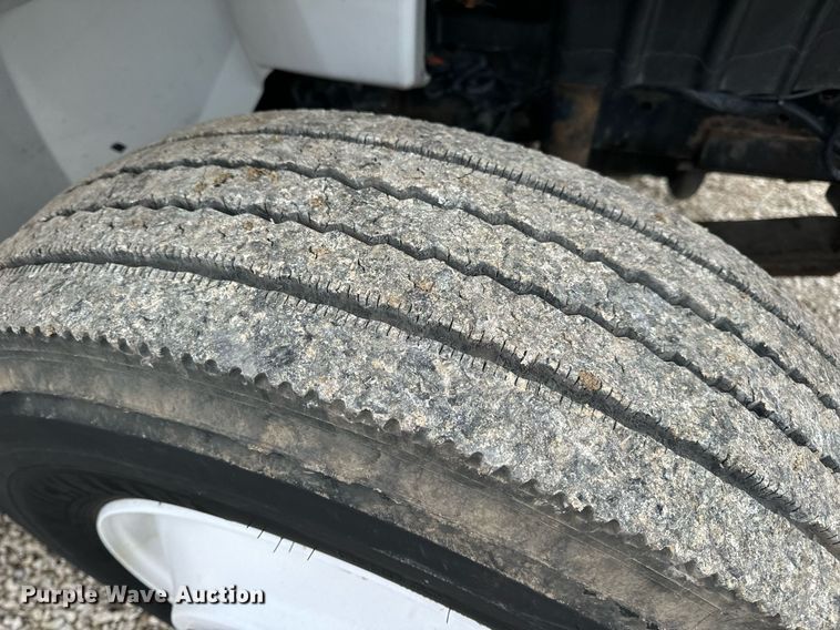 image for item EN5102 2007 International 4400 truck cab and chassis