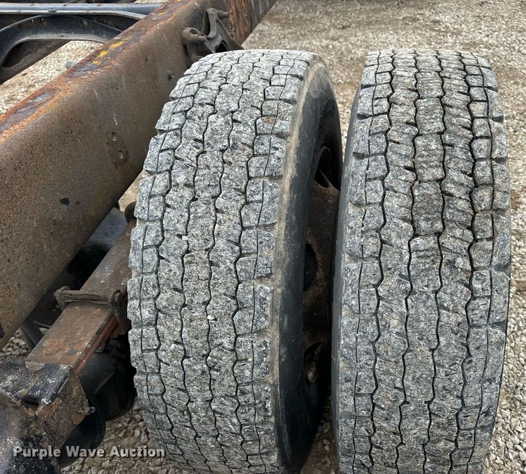 image for item EN5102 2007 International 4400 truck cab and chassis