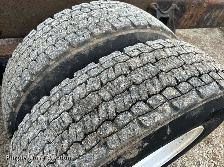 image for item EN5102 2007 International 4400 truck cab and chassis