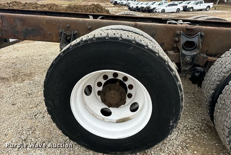 image for item EN5102 2007 International 4400 truck cab and chassis