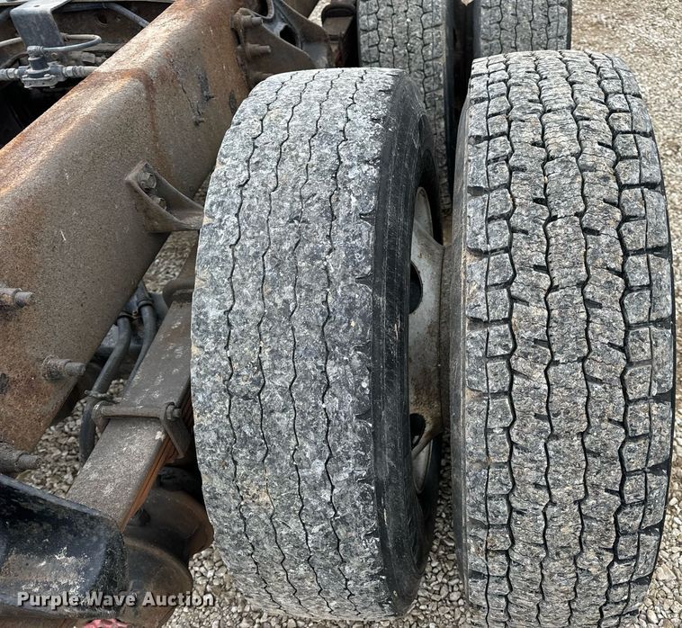 image for item EN5102 2007 International 4400 truck cab and chassis