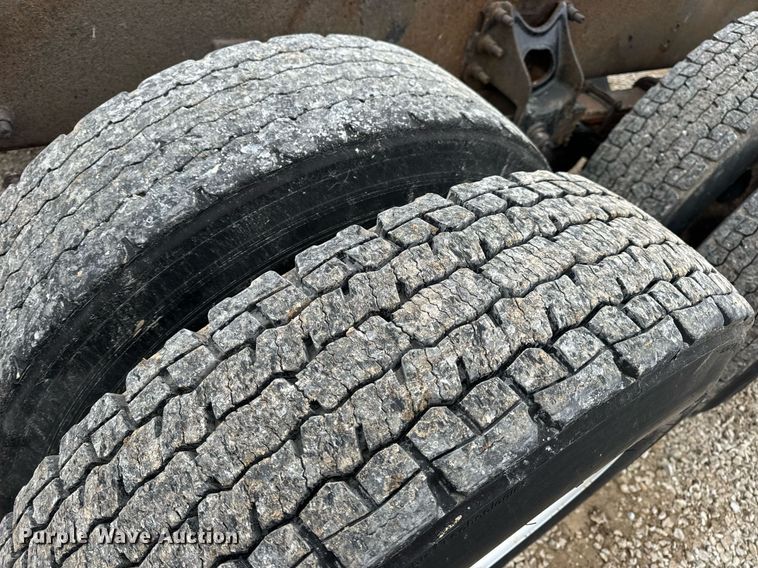 image for item EN5102 2007 International 4400 truck cab and chassis