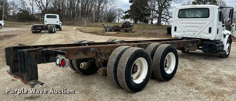 image for item EN5103 2007 International 4400 truck cab and chassis