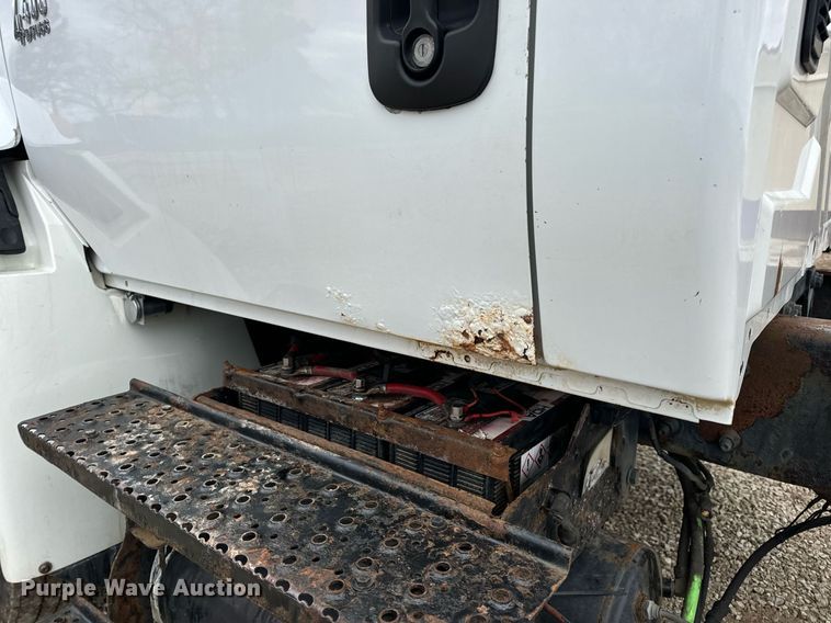 image for item EN5103 2007 International 4400 truck cab and chassis