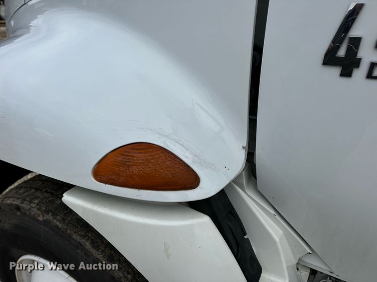 image for item EN5103 2007 International 4400 truck cab and chassis