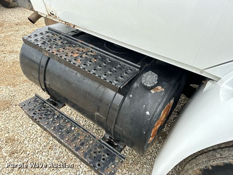 image for item EN5103 2007 International 4400 truck cab and chassis