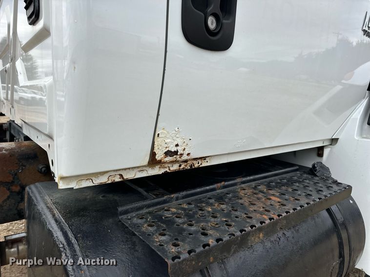 image for item EN5103 2007 International 4400 truck cab and chassis