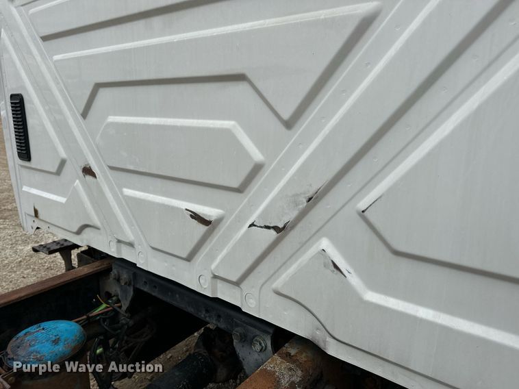 image for item EN5103 2007 International 4400 truck cab and chassis