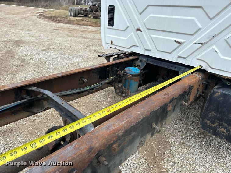 image for item EN5103 2007 International 4400 truck cab and chassis