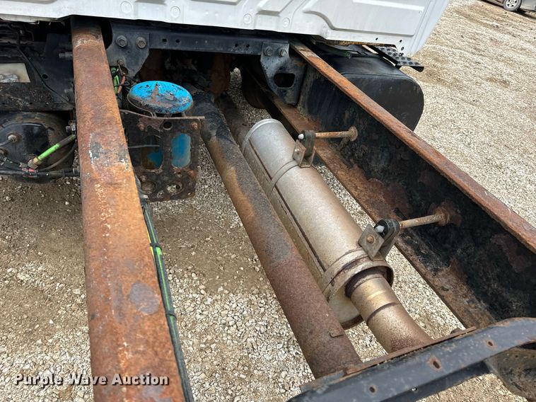 image for item EN5103 2007 International 4400 truck cab and chassis