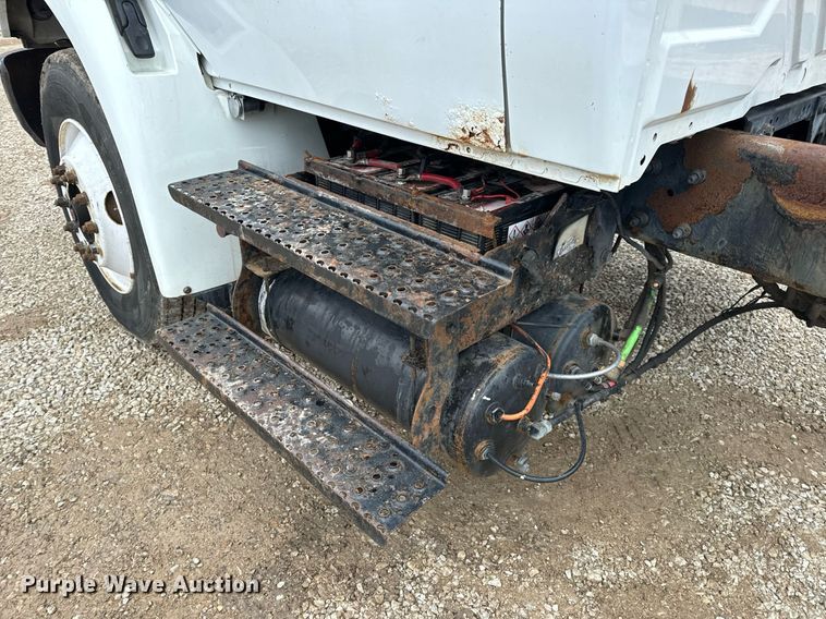 image for item EN5103 2007 International 4400 truck cab and chassis