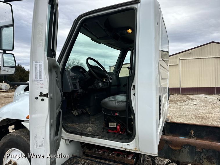 image for item EN5103 2007 International 4400 truck cab and chassis