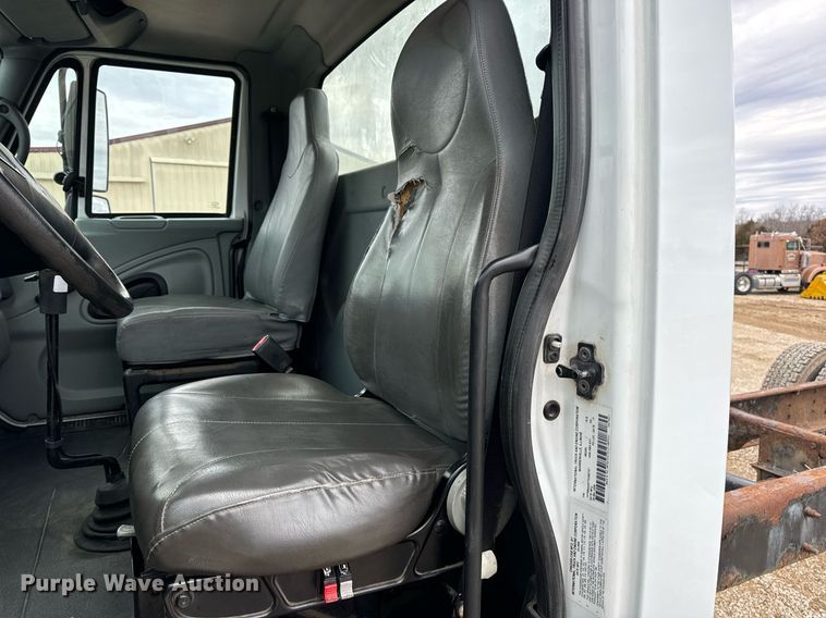 image for item EN5103 2007 International 4400 truck cab and chassis