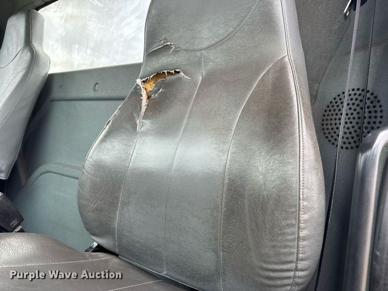 image for item EN5103 2007 International 4400 truck cab and chassis