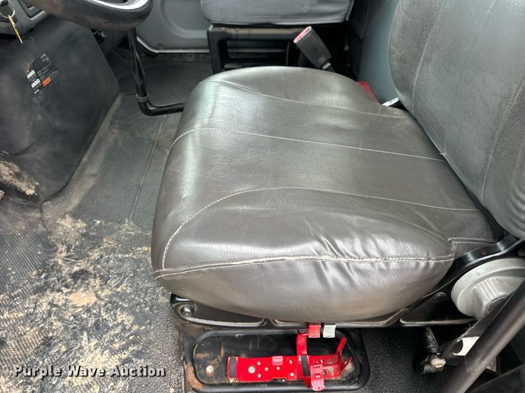 image for item EN5103 2007 International 4400 truck cab and chassis