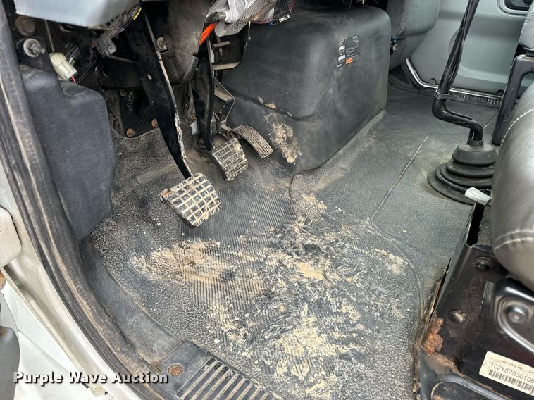 image for item EN5103 2007 International 4400 truck cab and chassis