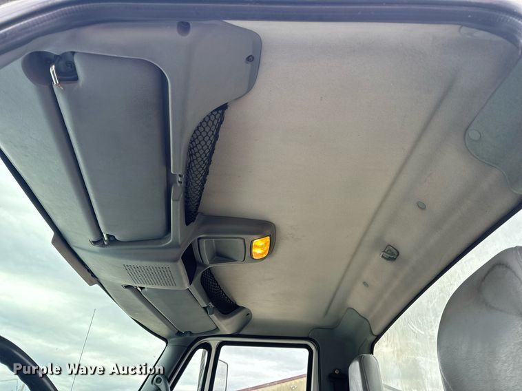 image for item EN5103 2007 International 4400 truck cab and chassis