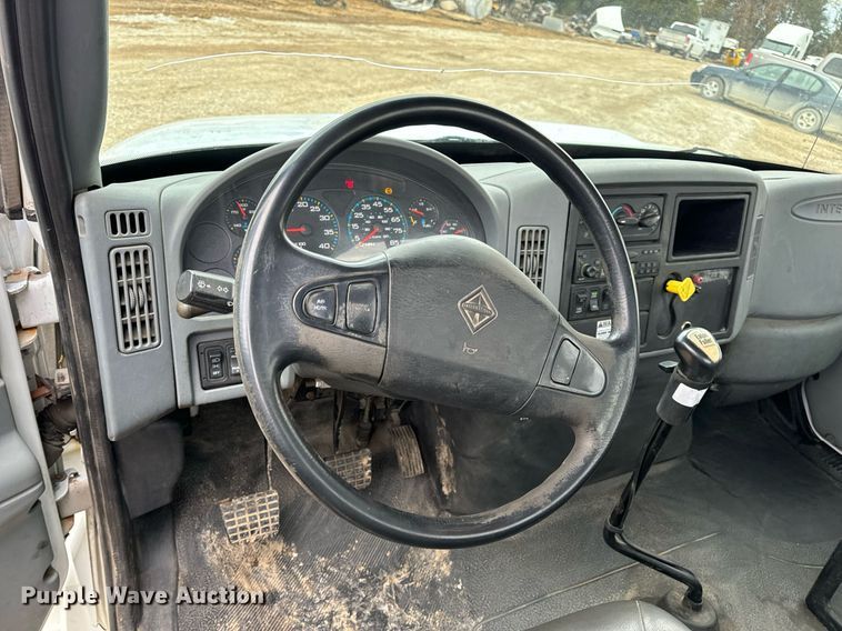 image for item EN5103 2007 International 4400 truck cab and chassis