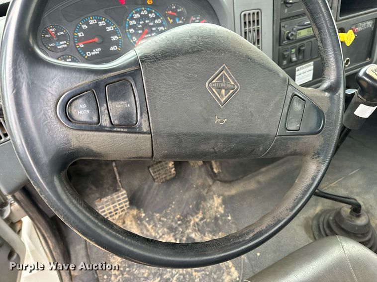 image for item EN5103 2007 International 4400 truck cab and chassis