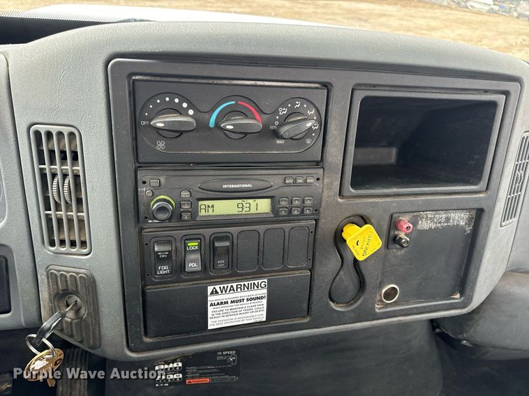 image for item EN5103 2007 International 4400 truck cab and chassis