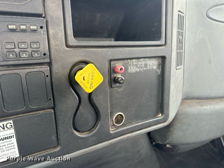 image for item EN5103 2007 International 4400 truck cab and chassis