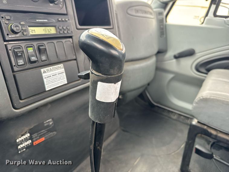 image for item EN5103 2007 International 4400 truck cab and chassis