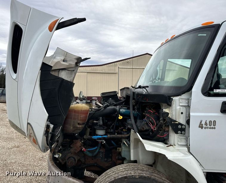 image for item EN5103 2007 International 4400 truck cab and chassis