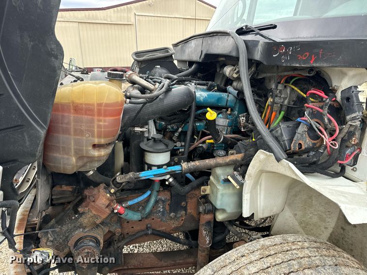 image for item EN5103 2007 International 4400 truck cab and chassis