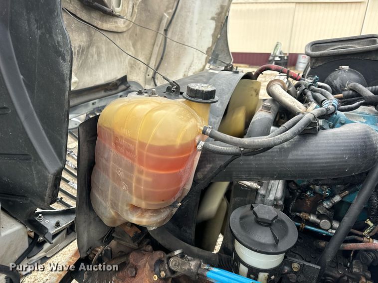 image for item EN5103 2007 International 4400 truck cab and chassis