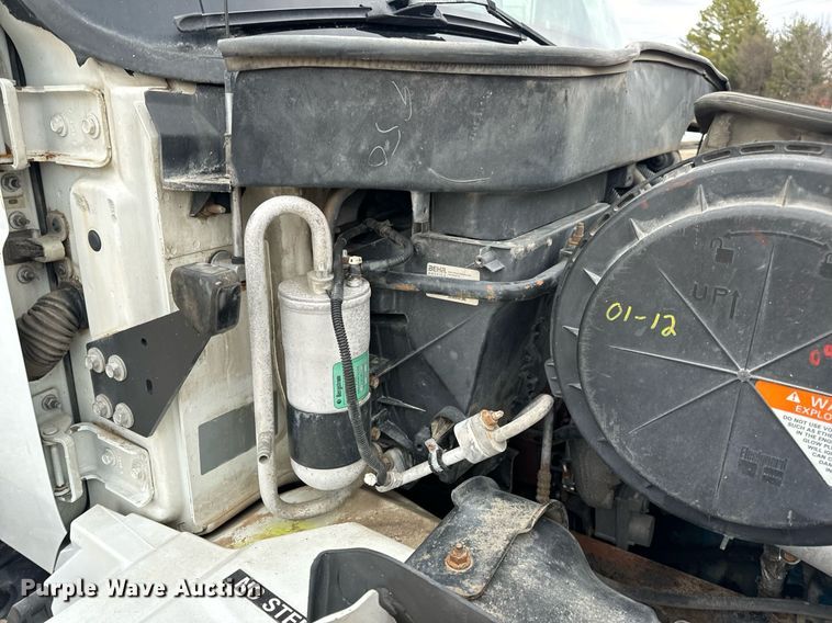 image for item EN5103 2007 International 4400 truck cab and chassis