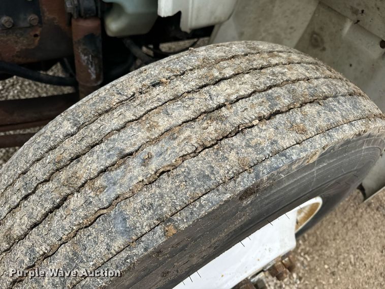 image for item EN5103 2007 International 4400 truck cab and chassis