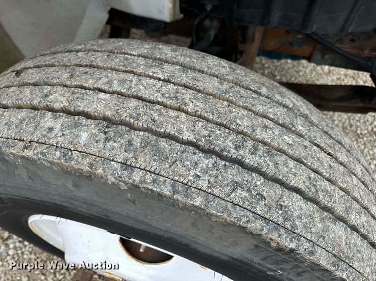 image for item EN5103 2007 International 4400 truck cab and chassis