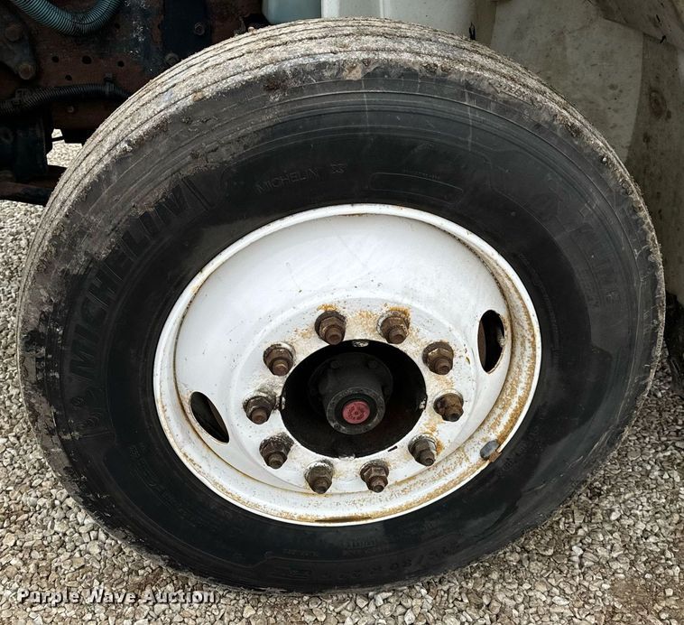 image for item EN5103 2007 International 4400 truck cab and chassis