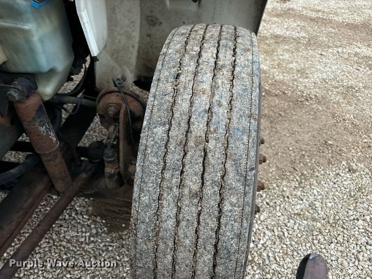 image for item EN5103 2007 International 4400 truck cab and chassis