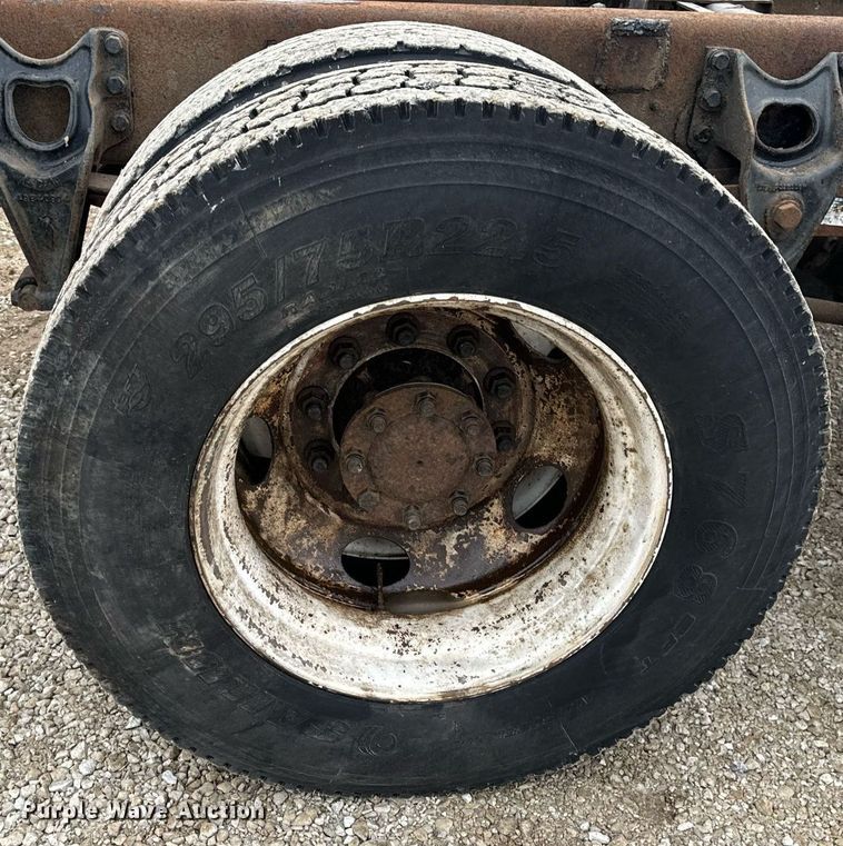 image for item EN5103 2007 International 4400 truck cab and chassis