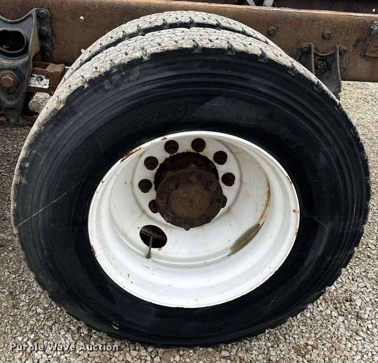 image for item EN5103 2007 International 4400 truck cab and chassis