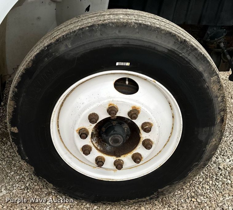 image for item EN5103 2007 International 4400 truck cab and chassis