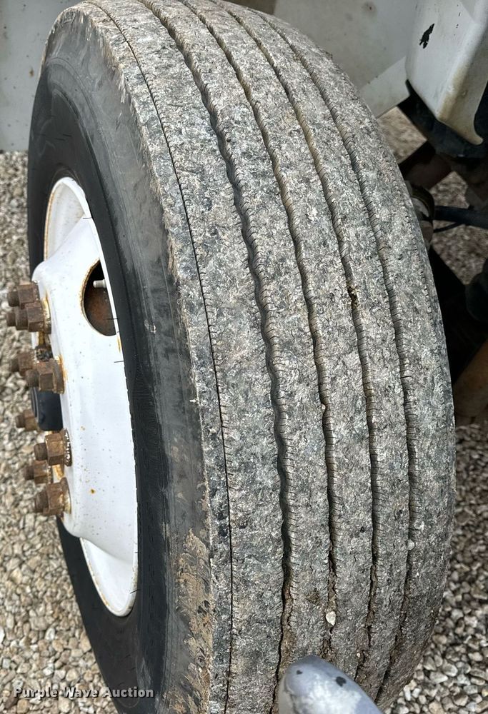 image for item EN5103 2007 International 4400 truck cab and chassis