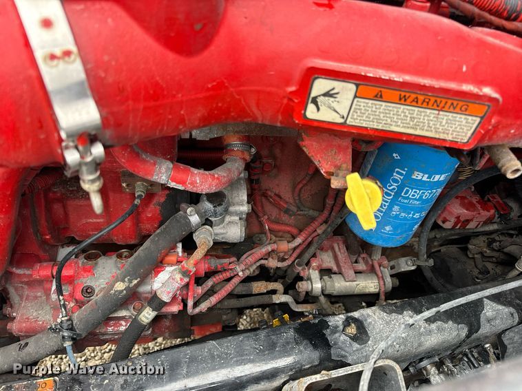 image for item EN5104 2013 Volvo VN semi truck