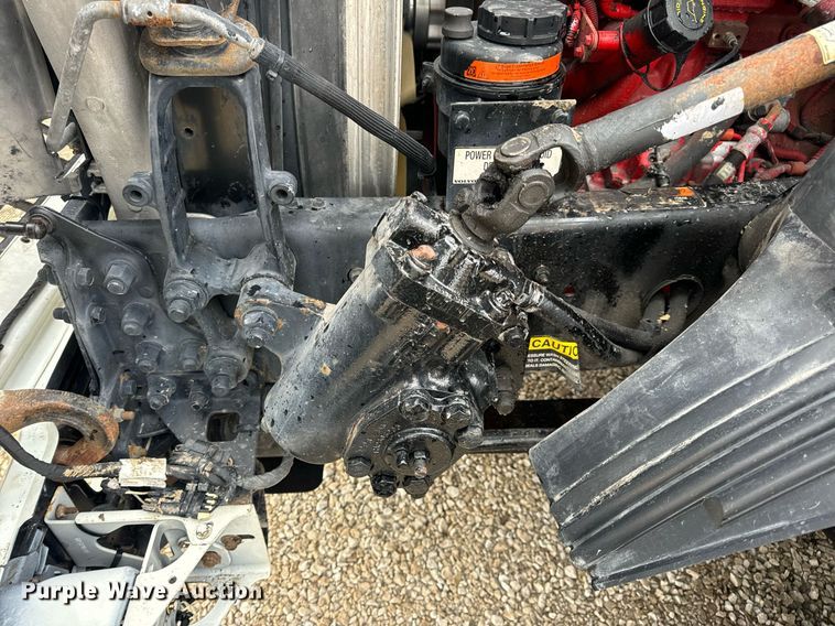 image for item EN5104 2013 Volvo VN semi truck