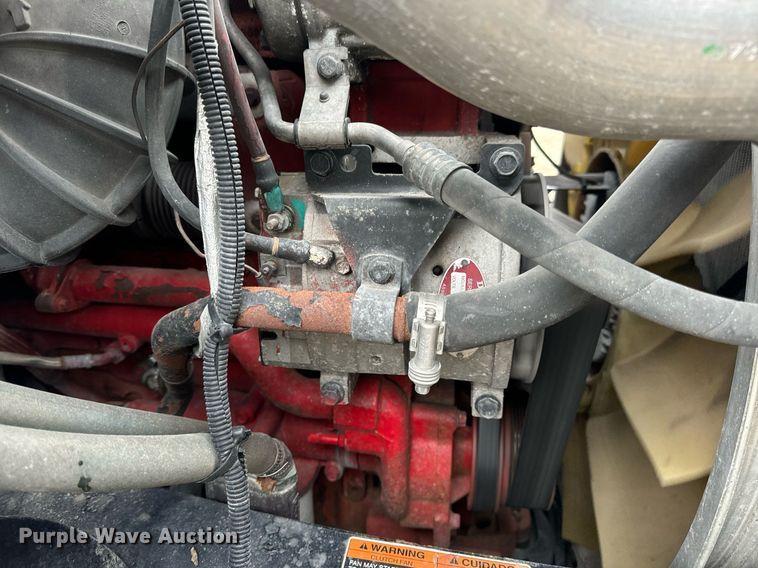 image for item EN5104 2013 Volvo VN semi truck