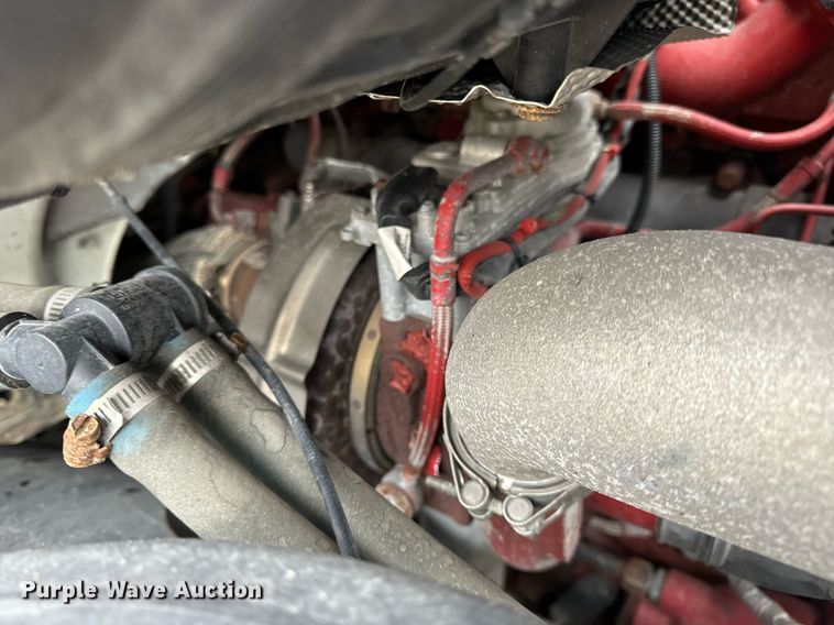 image for item EN5104 2013 Volvo VN semi truck