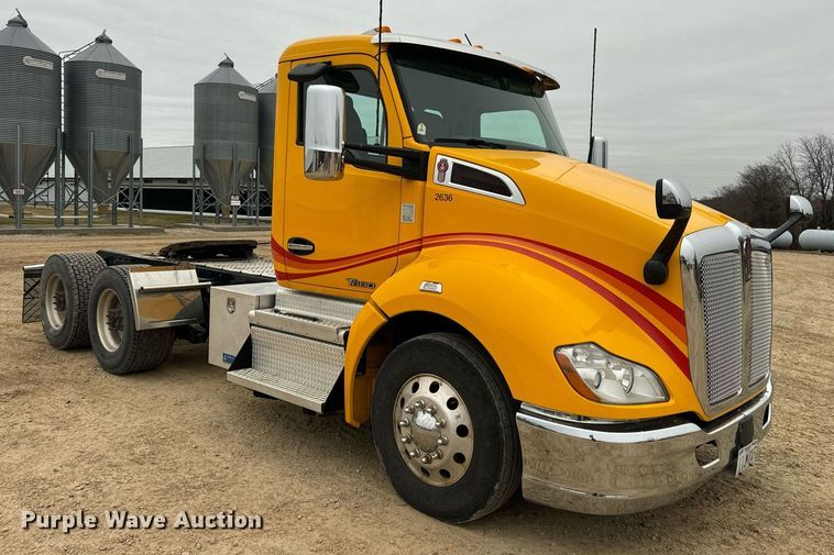 image for item EN5105 2020 Kenworth T680 semi truck